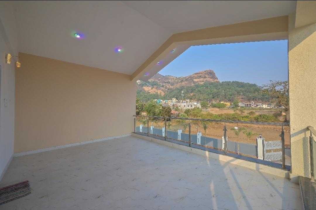 Balcony Pinesoul Villa in Malvali
